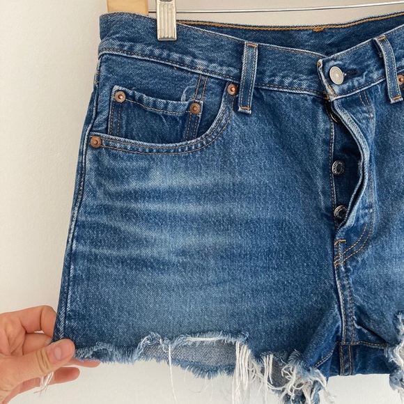 Levi’s Button Fly Cut Off Jean Shorts W28 - Picture 4 of 8